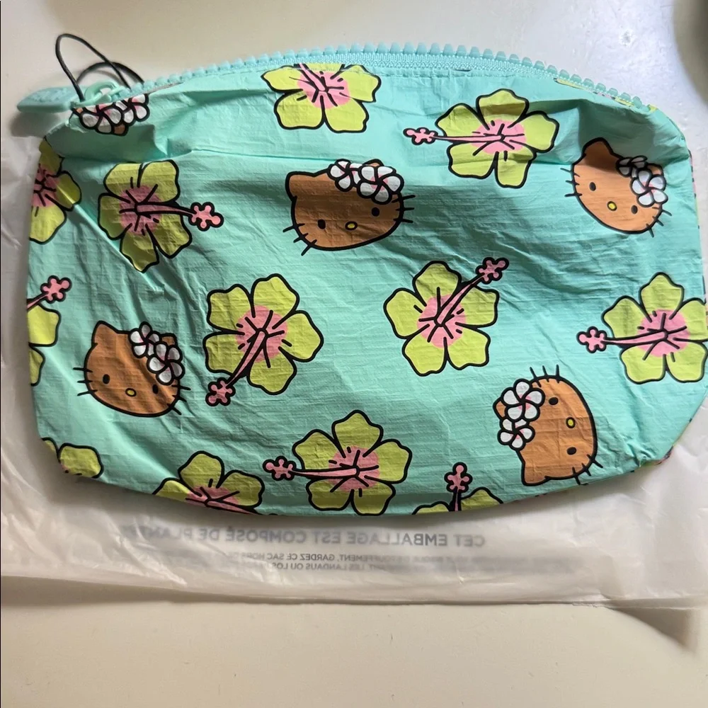 ALOHA Collection Hello Kitty DFS Mini Pouch - Picture 2 of 2